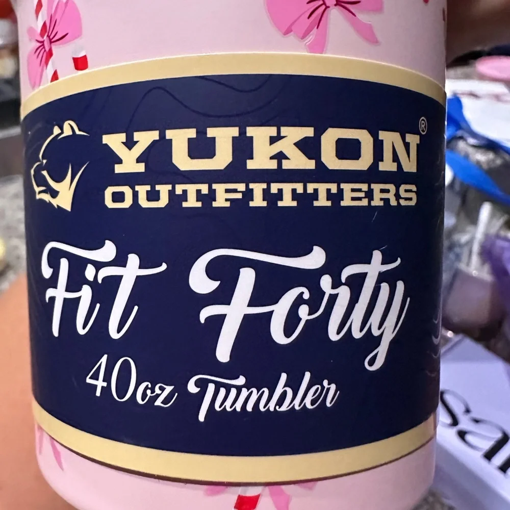 BUC-EE’S 2025 Holiday Bow 40 oz Tumbler - Picture 7 of 7